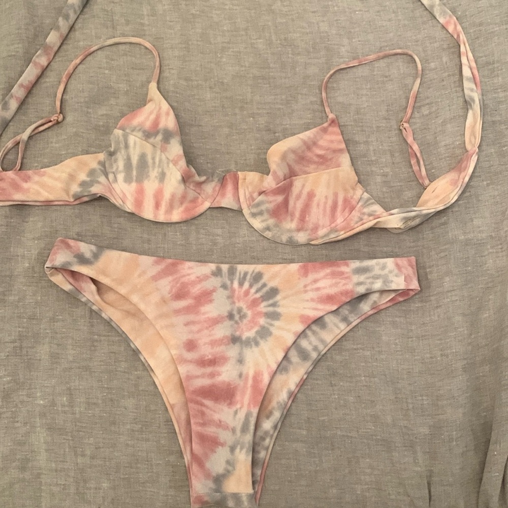 Skatie Swim Tie dye bikini